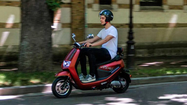 ¿A partir de qué edad se puede conducir un ciclomotor?