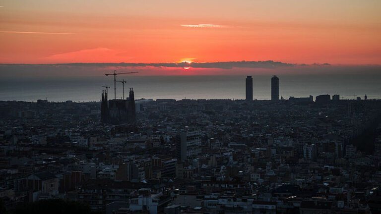 ¿A qué hora se hace de noche en verano?