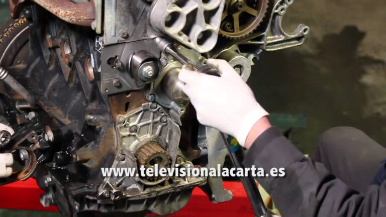 Cómo cambiar la correa de distribución en un Renault Trafic 2.5 DCI