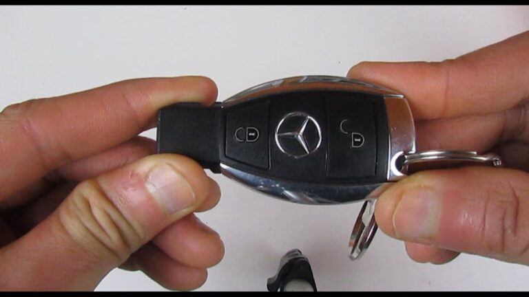 Cómo cambiar la pila de la llave del Mercedes C220