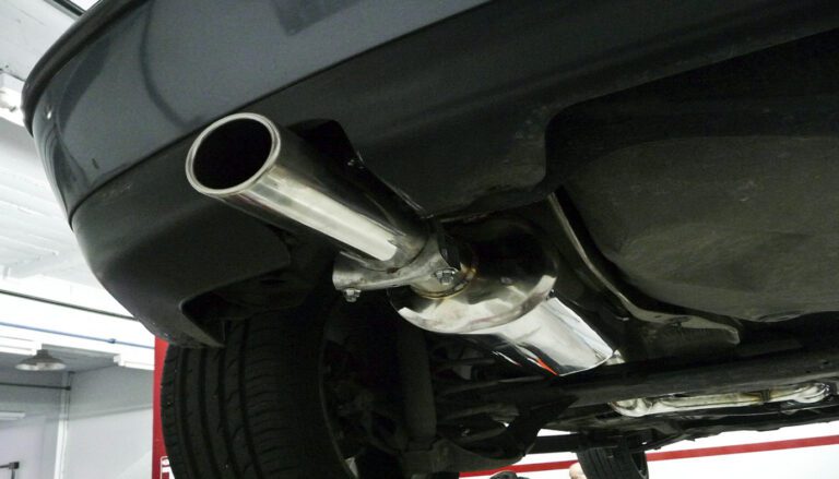 Cómo estropear un coche por el tubo de escape