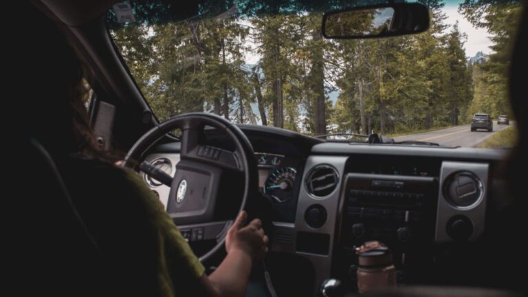 Cómo evitar que se cale el coche en una rampa