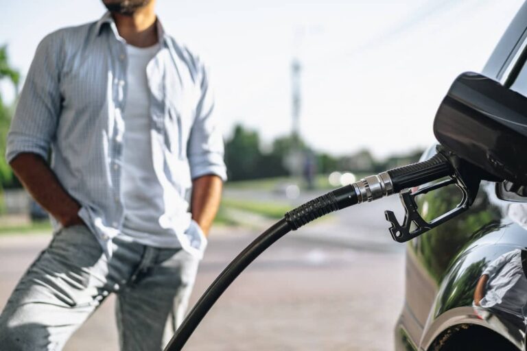 ¿Es posible ahorrar combustible evitando cambios de marcha innecesarios?