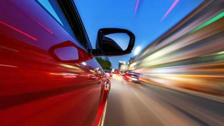 ¿Por qué me da tirones el coche cuando cambio de marcha?