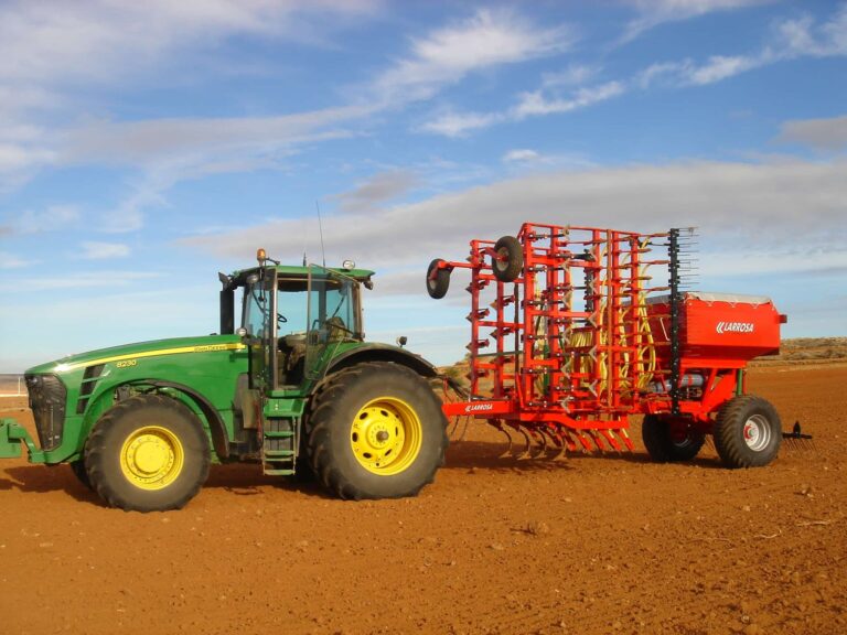 ¿Qué carnet se necesita para conducir un tractor con remolque?