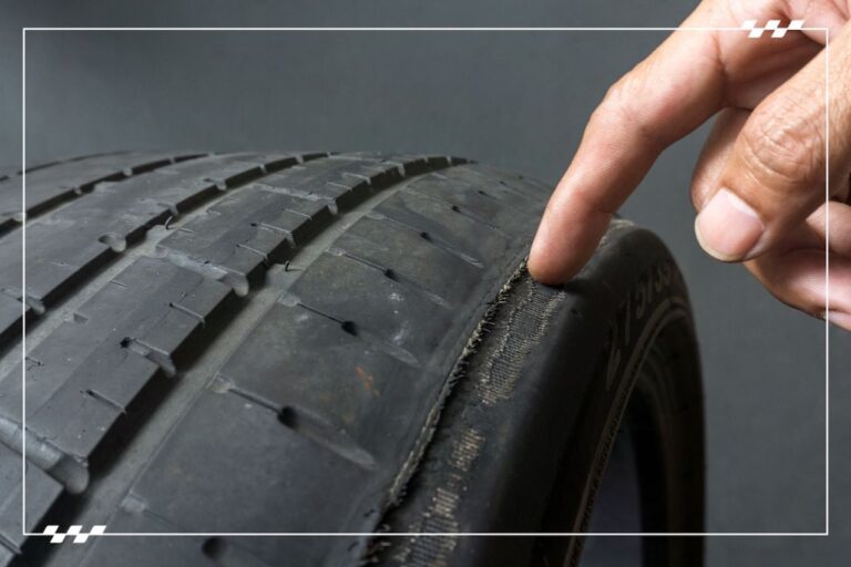 ¿Qué ruedas del vehículo sufren mayor desgaste?