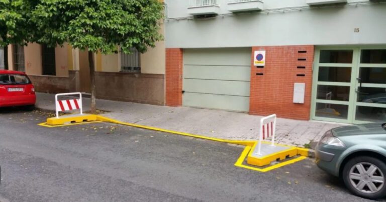 ¿Se puede aparcar en un rebaje de acera sin vado?