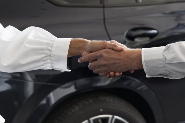 ¿Se puede pagar un coche en efectivo en un concesionario?