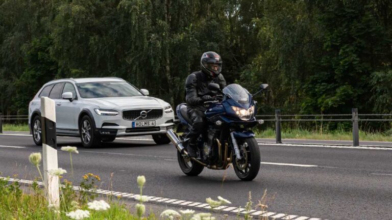 ¿Se puede pasar el seguro de un coche a una moto?